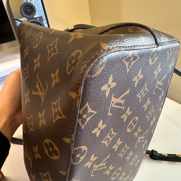 Louis Vuitton NeoNoe MM - Picture 7 of 12